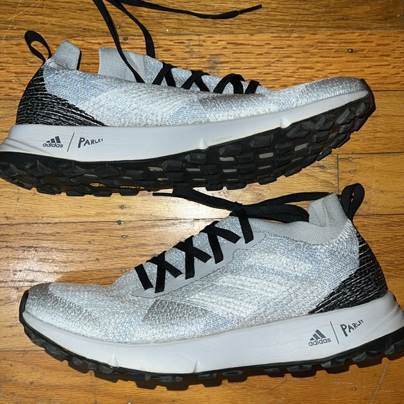 Like new ADIDAS Terrex Two Parley trail running shoes - Picture 7 of 8